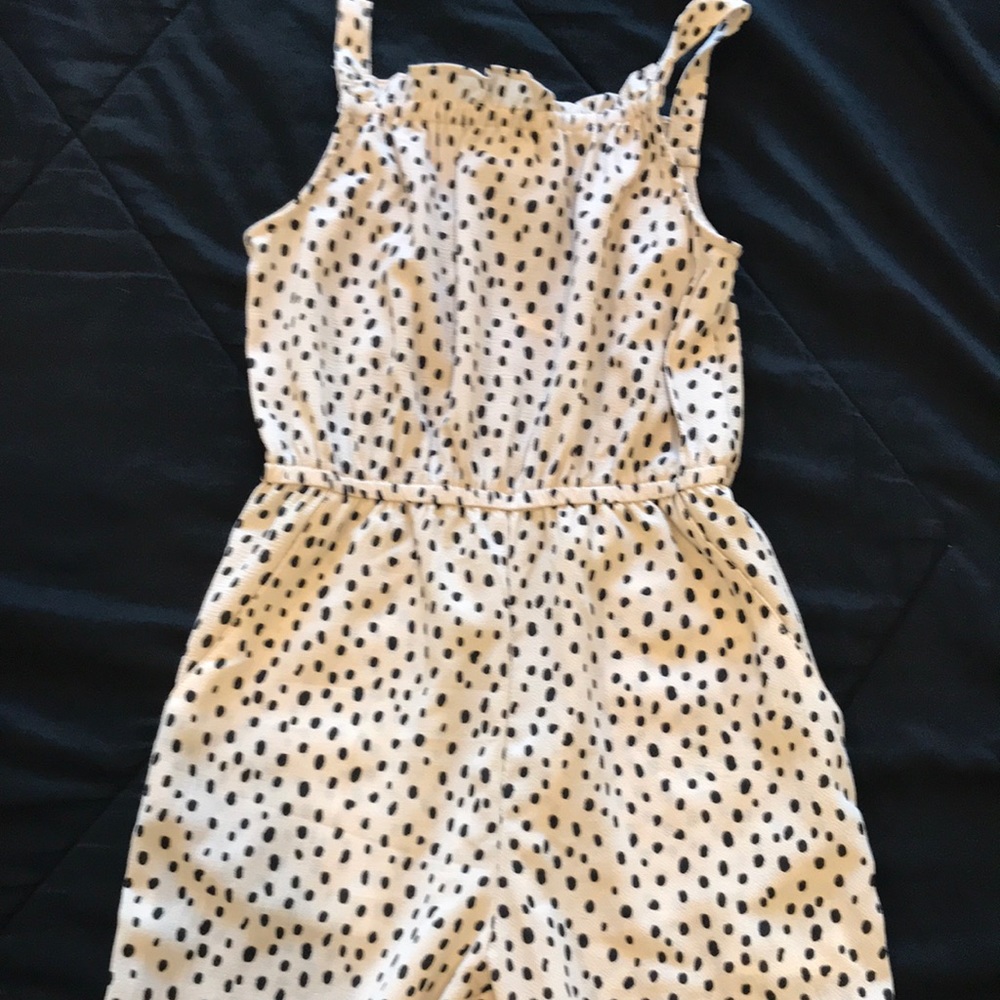 H&M girls polka dot jumpsuit size 8-9 new with tag.